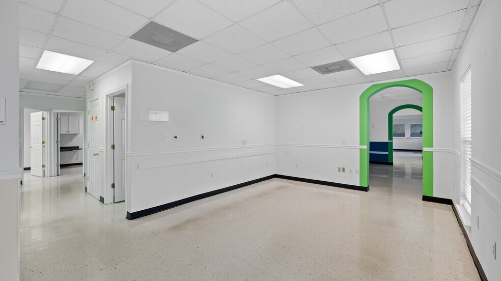 More Photos Of 4100 S Ferdon Blvd, Crestview Medical For Lease