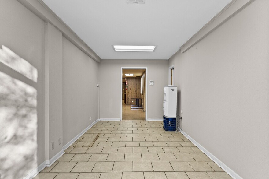 More Photos Of 3401 NNE Loop 323, Tyler Light Distribution For Sale