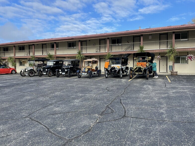 More Photos Of 8500 Road 164, Listowel Hotel For Sale