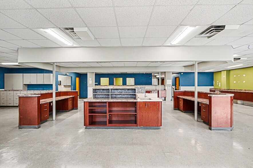 More Photos Of 2906 Washington Blvd, Belpre Medical For Sale