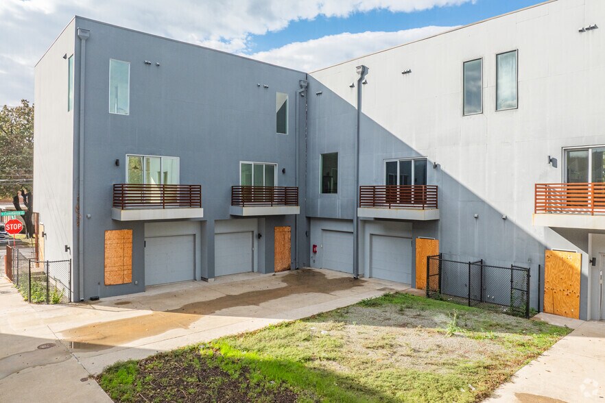 More Photos Of 707 W Commerce St, Dallas Apartments For Sale