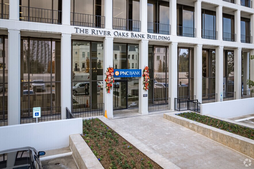 More Photos Of 2001 Kirby Dr, Houston Office For Lease