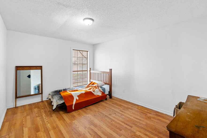 More Photos Of 1103 Pleasanton Rd, San Antonio Storefront Retail Residential For Sale