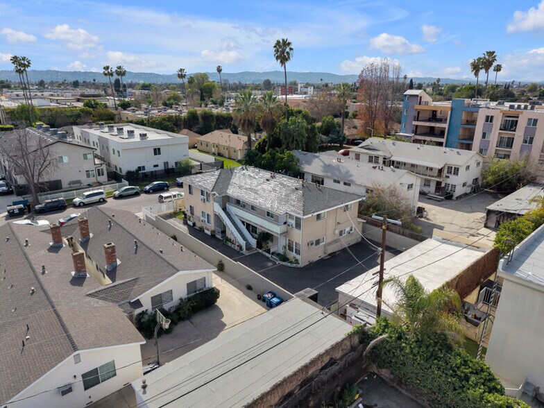 More Photos Of 13617 Leadwell St, Van Nuys Apartments For Sale