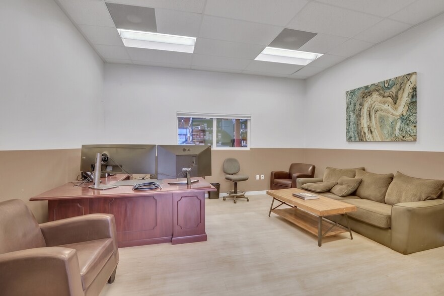 More Photos Of 2962 Seaborg Ave, Ventura Warehouse For Sale