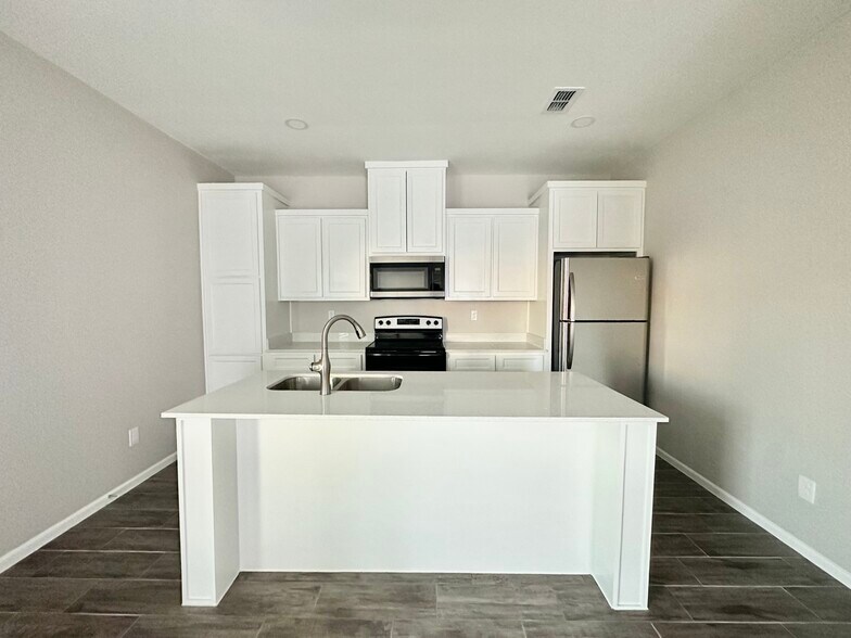 More Photos Of 1014 Starr St, Mercedes Apartments For Sale