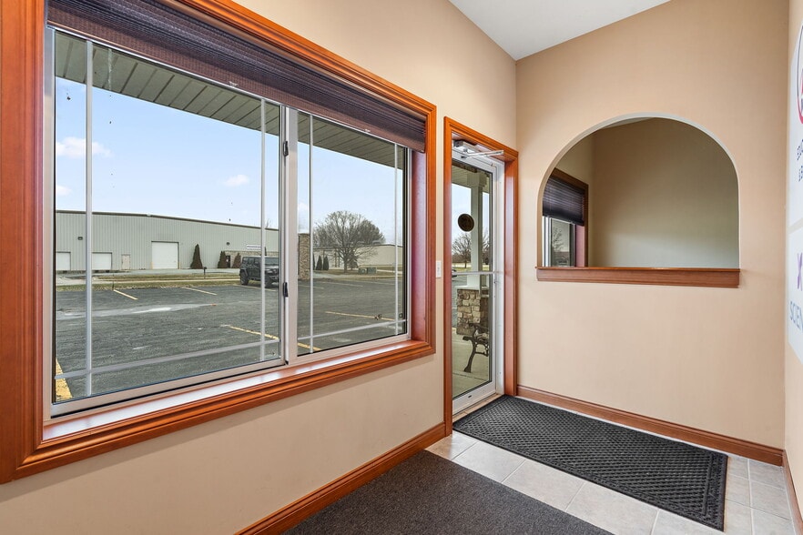 More Photos Of 2502 Beech St, Valparaiso Office For Sale