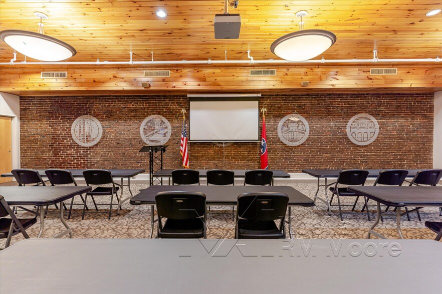 More Photos Of 17 Market Sq, Knoxville Storefront Retail Office For Sale
