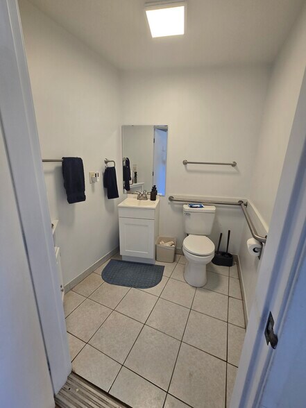 More Photos Of 400 Ala Makani St, Kahului Office For Lease