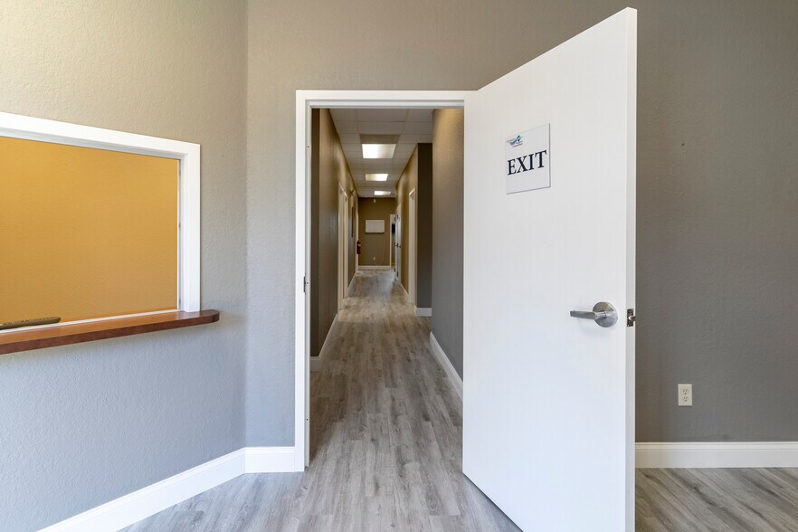 More Photos Of 301 Skyline Dr, Lady Lake Medical For Sale
