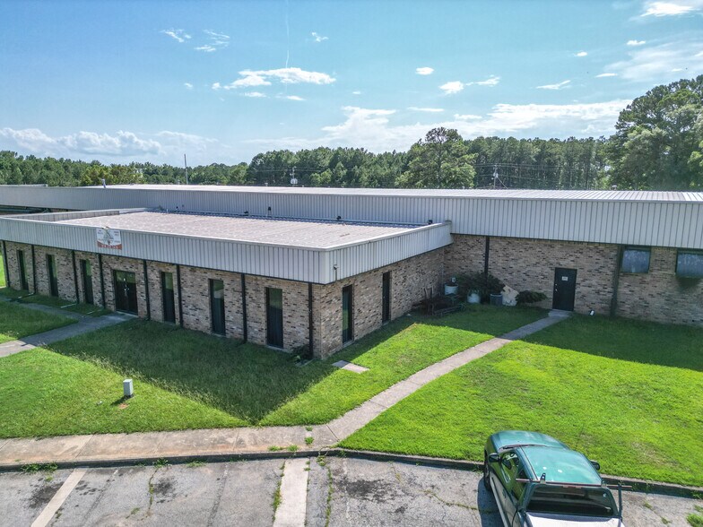 More Photos Of 9479 S Main St, Jonesboro Manufacturing For Lease