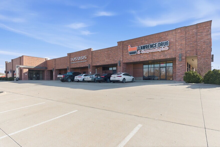 More Photos Of 5540-5550 N Farmer Branch Rd, Ozark General Retail For Lease