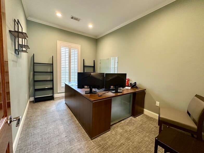 More Photos Of 302 Highland Park Cove, Ridgeland Medical For Sale