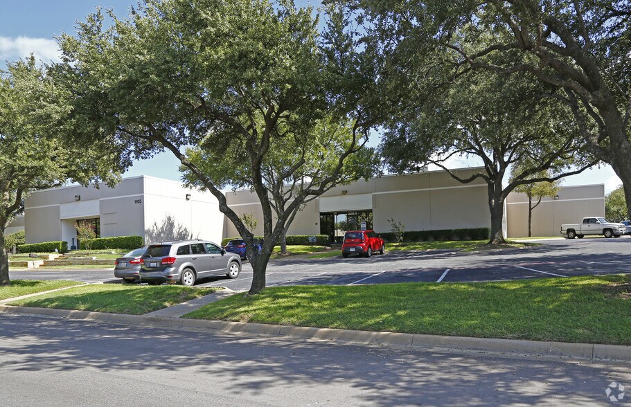 More Photos Of 1109 S Airport Cir, Euless Unknown For Lease