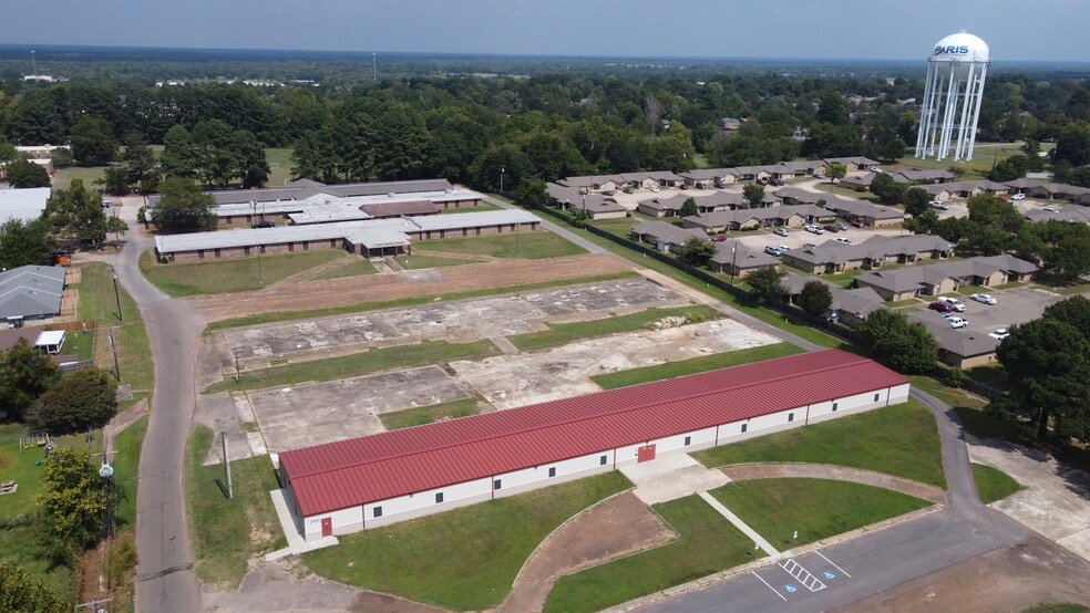 More Photos Of 2195 E Cherry St, Paris Self Storage For Sale