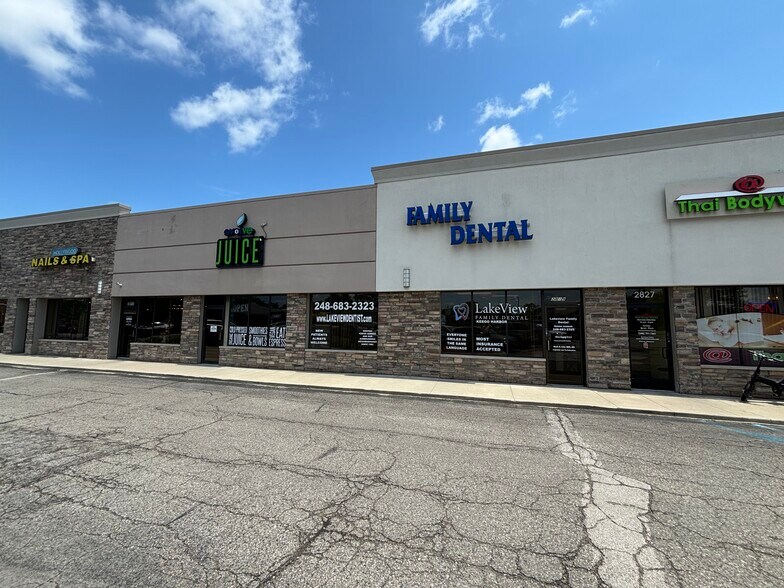 Primary Photo Of 2807-2867 Orchard Lake Rd, Keego Harbor General Retail For Sale