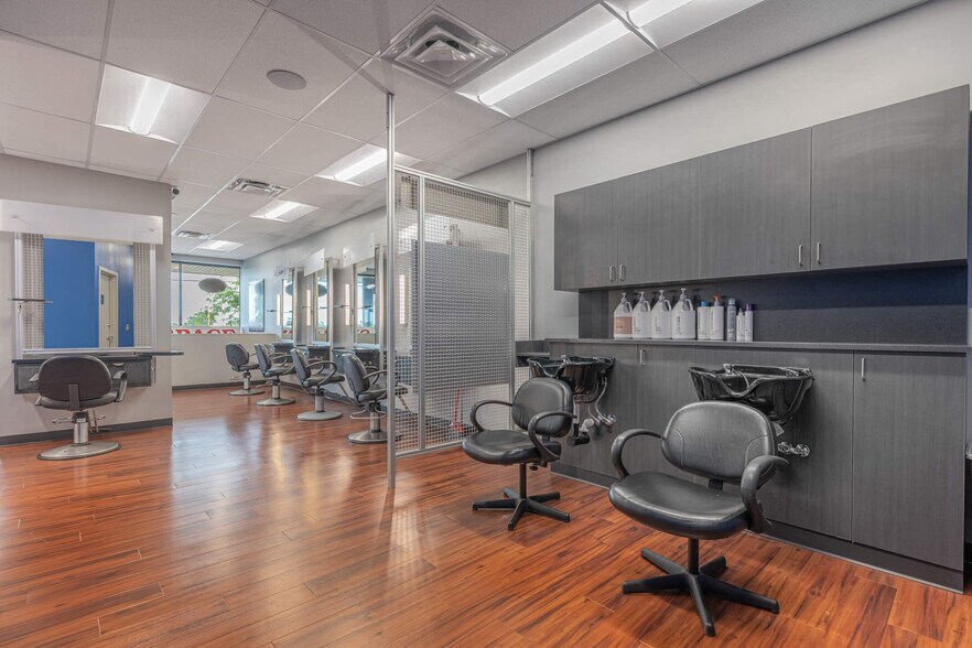 More Photos Of 2418 Esquire Dr, Dayton Storefront Retail Office For Lease