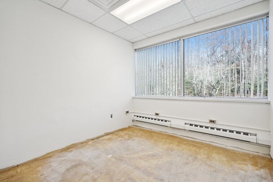 More Photos Of 2740 State Route 10 W, Parsippany Office For Sale