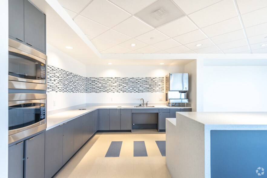 More Photos Of 2323 Bryan St, Dallas Office For Lease