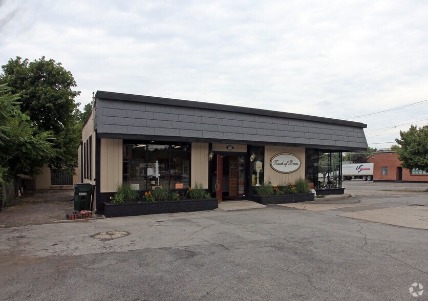 More Photos Of 5630 Main St, Buffalo Freestanding For Lease