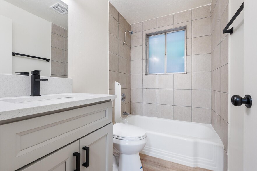 More Photos Of 2507-2525 SE Monroe St, Portland Apartments For Sale