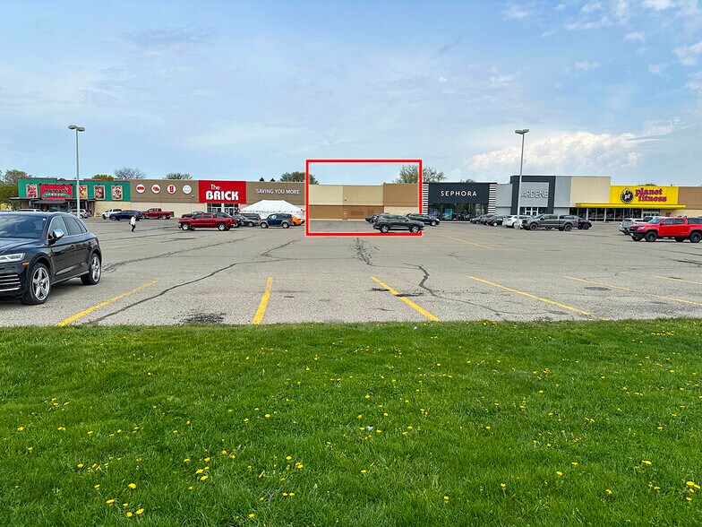 Primary Photo Of 671 Grand Ave W, Chatham General Retail For Lease