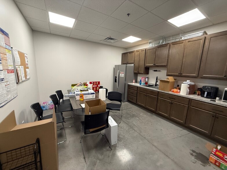 More Photos Of 123-133 Means Dr, Nicholasville Warehouse For Lease