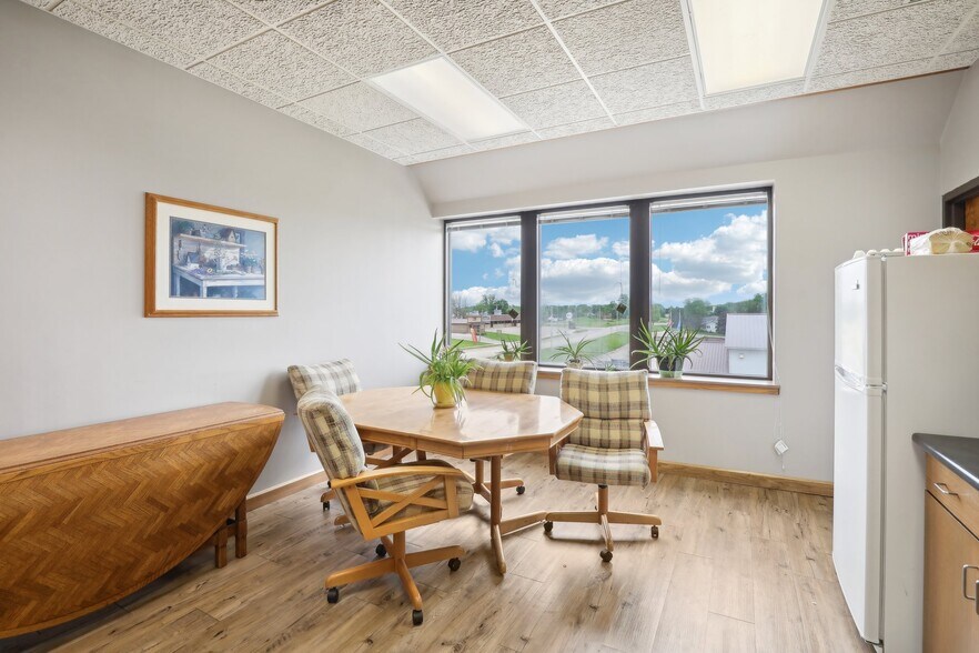 More Photos Of 101 Jones St, Barneveld General Retail For Sale