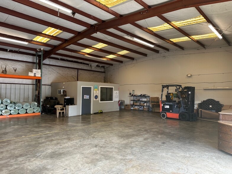 More Photos Of 4790 Woodlane Cir, Tallahassee Warehouse For Lease