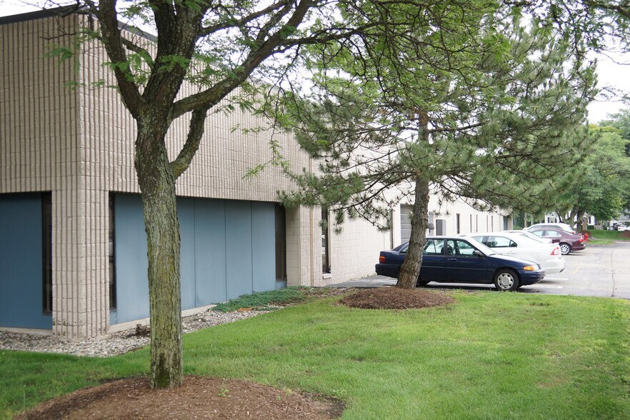 More Photos Of 14115 Farmington Rd, Livonia Unknown For Lease