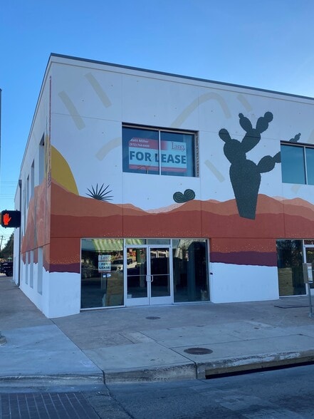 More Photos Of 200 W Jefferson Blvd, Dallas Storefront For Lease