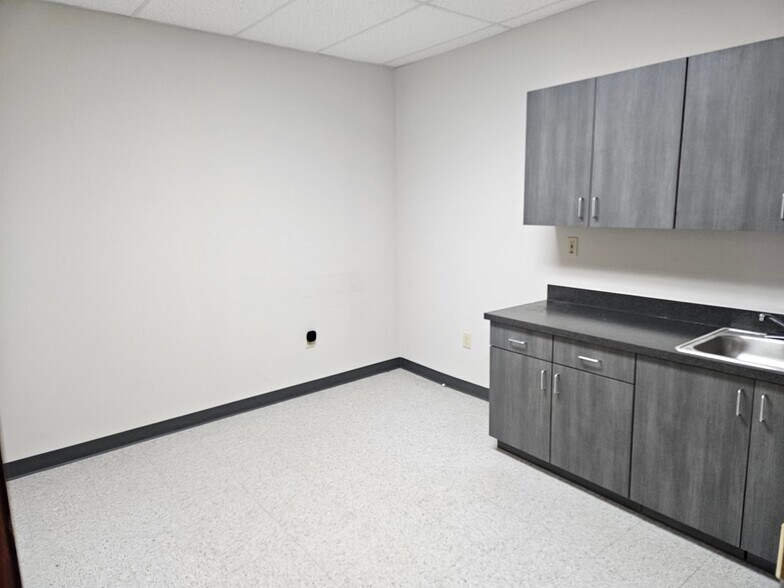 More Photos Of 503 Oak Pl, Atlanta Office For Lease