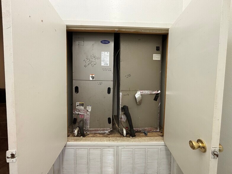 More Photos Of 866 FM 99, Whitsett Storefront For Sale