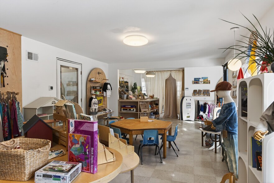 More Photos Of 10 Walker St, Kittery Loft Creative Space For Lease