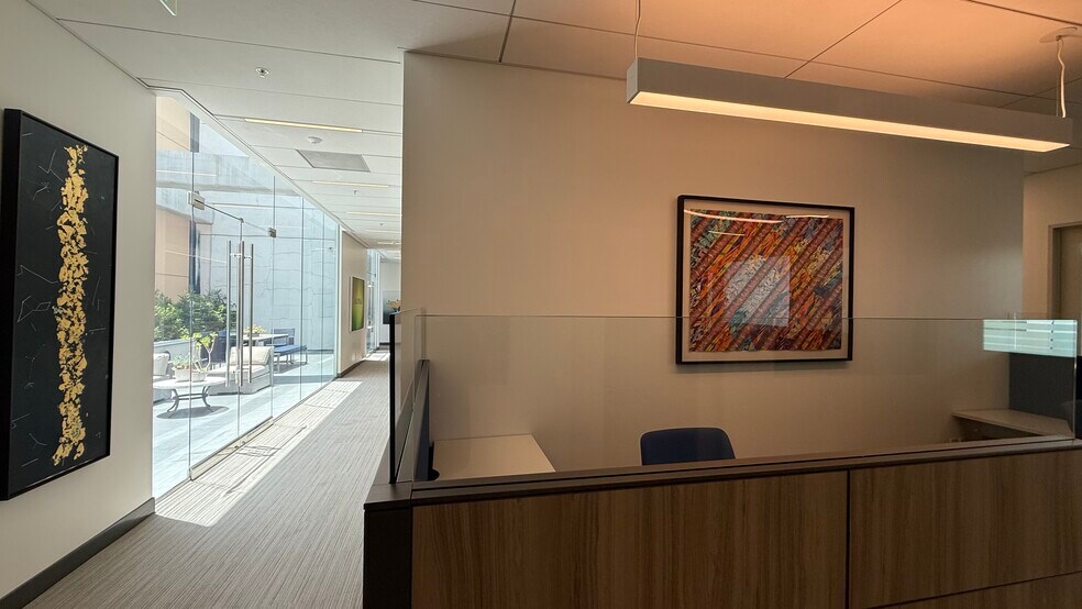 More Photos Of 243 N Canon Dr, Beverly Hills Office For Lease