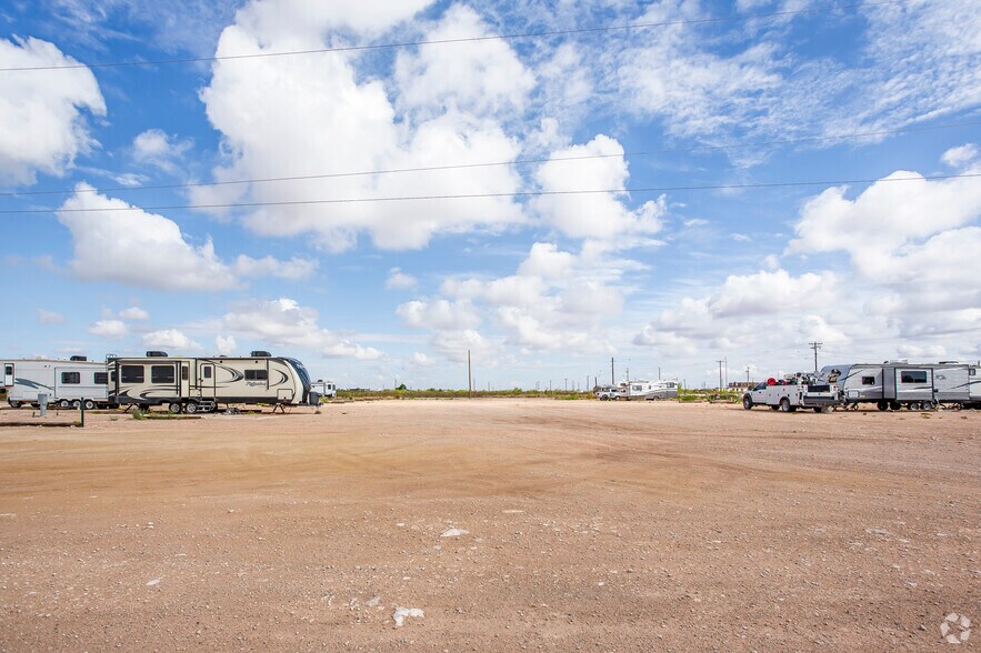More Photos Of 801 Woodard St, Pyote Trailer Camper Park For Sale