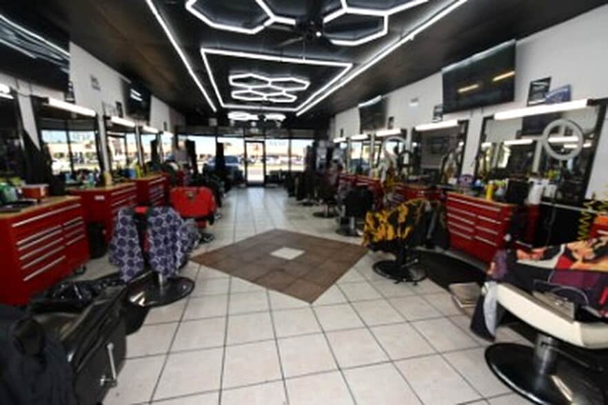 More Photos Of 2711 N Pine Hills Rd, Orlando Storefront For Sale