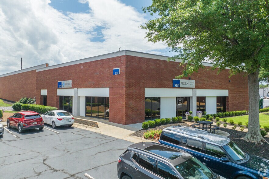 More Photos Of 1395 S Marietta Pky SE, Marietta Unknown For Lease