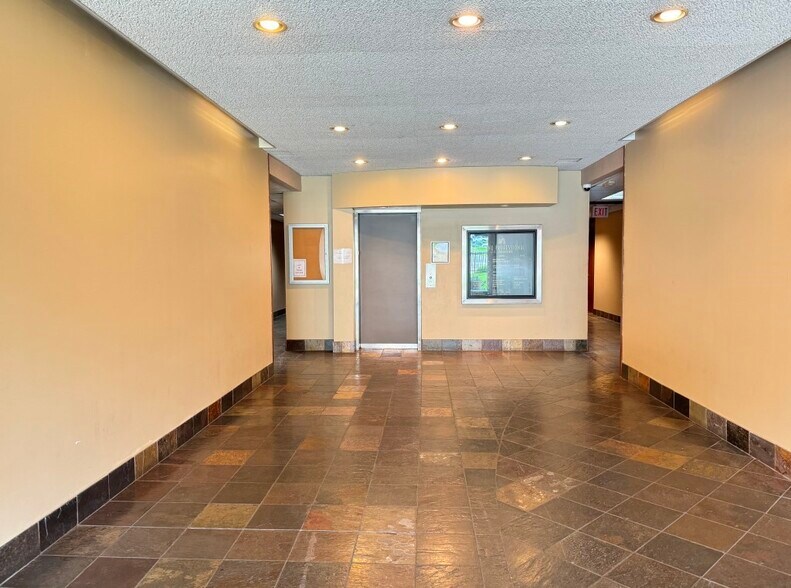 More Photos Of 2333 Camino del Rio S, San Diego Office For Sale
