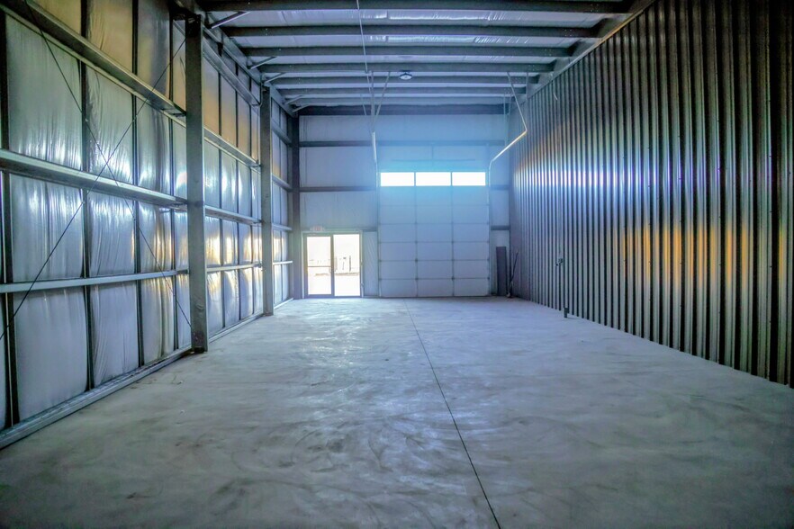 More Photos Of 110 Yukon Crossing Ave, Yukon Service For Lease