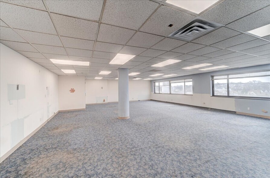 More Photos Of 1 Edgewater St, Staten Island Office For Lease