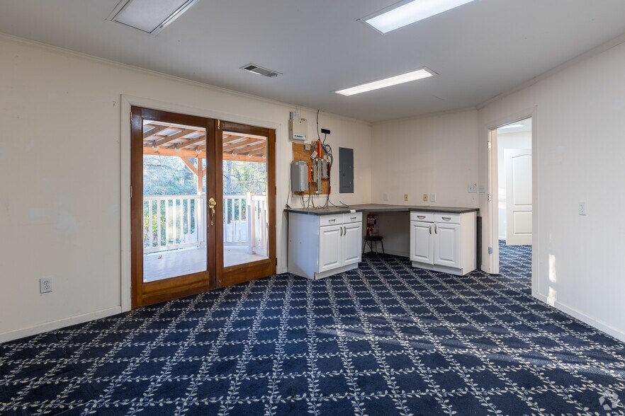 More Photos Of 3136 Clairmont Rd NE, Brookhaven Medical For Sale