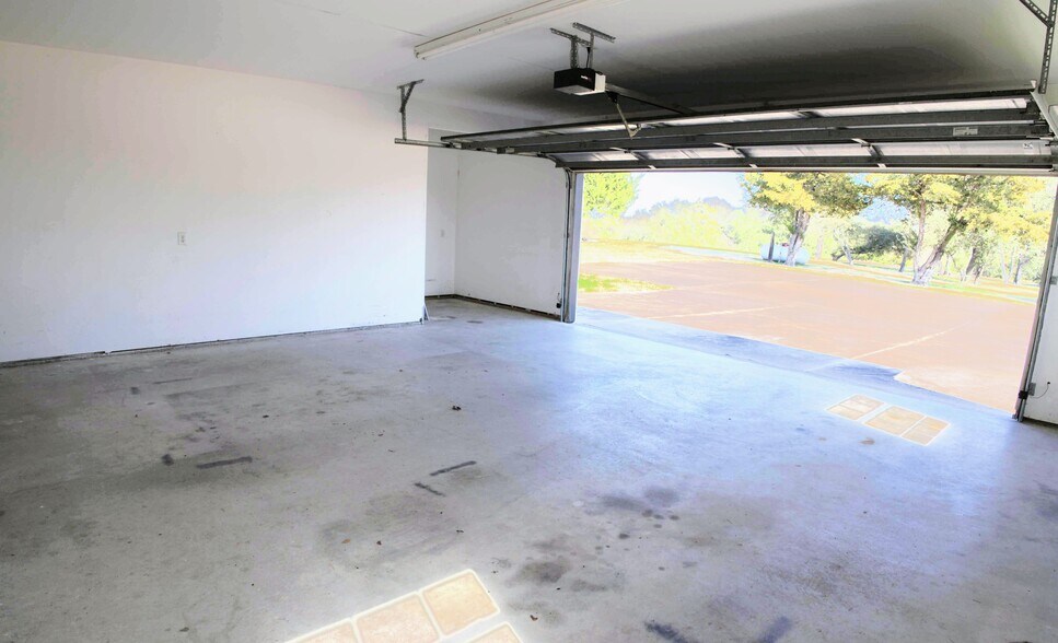 More Photos Of 2982 FM 2935, Brenham Flex For Sale