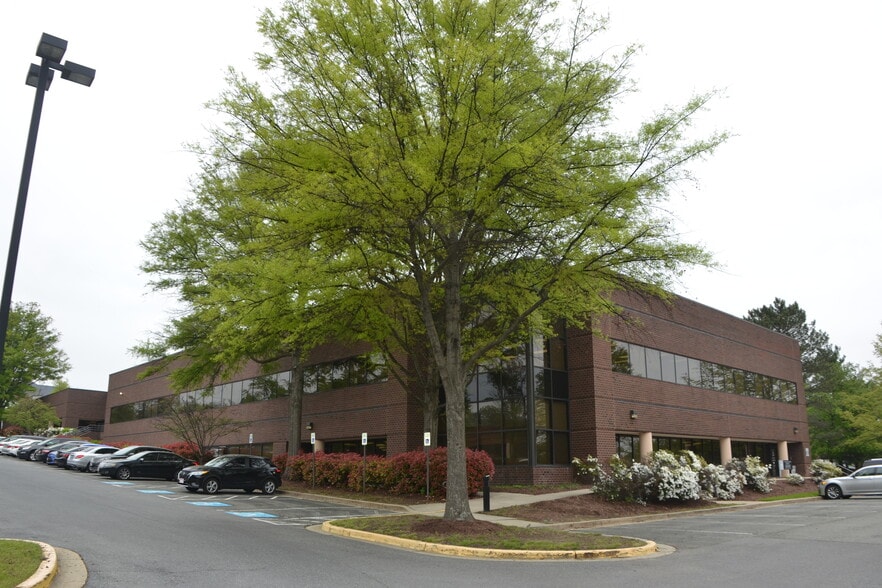More Photos Of 801-899 Brightseat Rd, Landover Flex For Lease