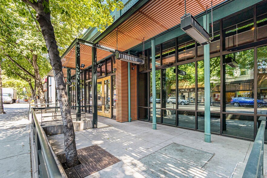 More Photos Of 229 Broadway St, Chico Bar For Sale