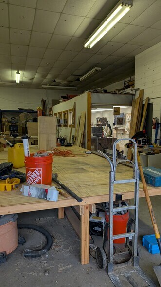 More Photos Of 202 Industrial Loop, Staten Island Warehouse For Lease