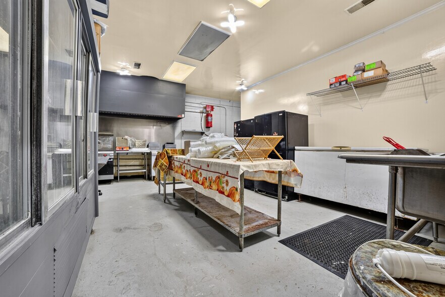 More Photos Of 1030 Dry Branch Rd, Hopkins General Retail For Sale