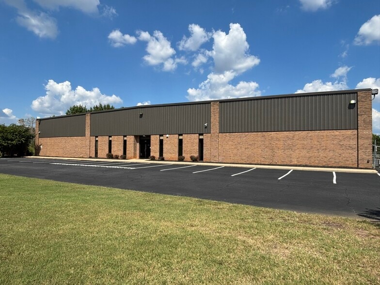 Primary Photo Of 240 Commerce Ct, Duncan Distribution For Lease