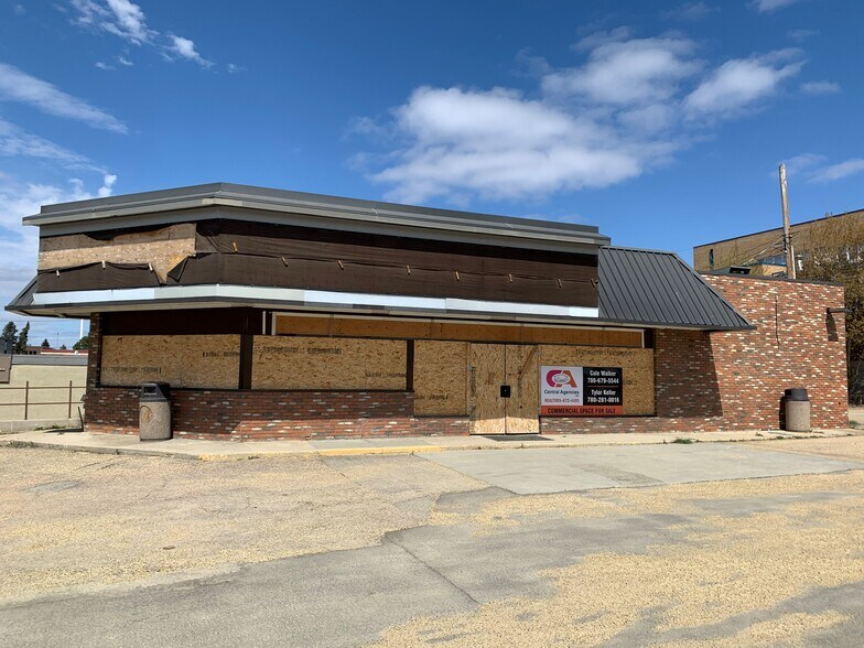 More Photos Of 5010 48 Ave, Camrose Freestanding For Lease