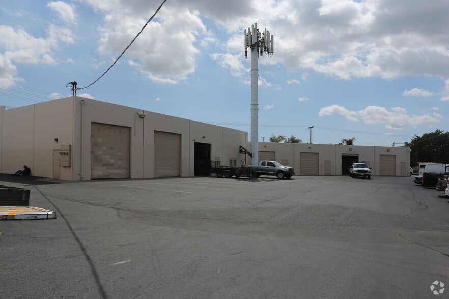 More Photos Of 2881-2895 E La Palma Ave, Anaheim Warehouse For Lease